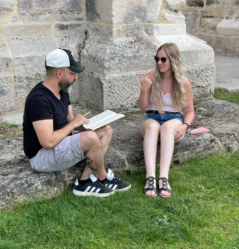 Témoignages et avis Ecole de sophrologie Nous tissons un lien privilégié avec nos stagiaires que nous accompagnons tout au long de leur parcours professionnel et même au-delà.
